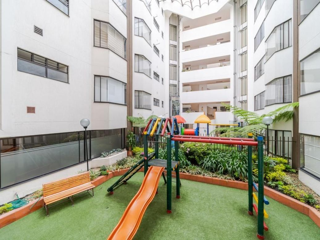 Apartamento de 3 alcobas en venta en Santa Barbara Central, Bogotá, 132 m² · foto 19 de 20