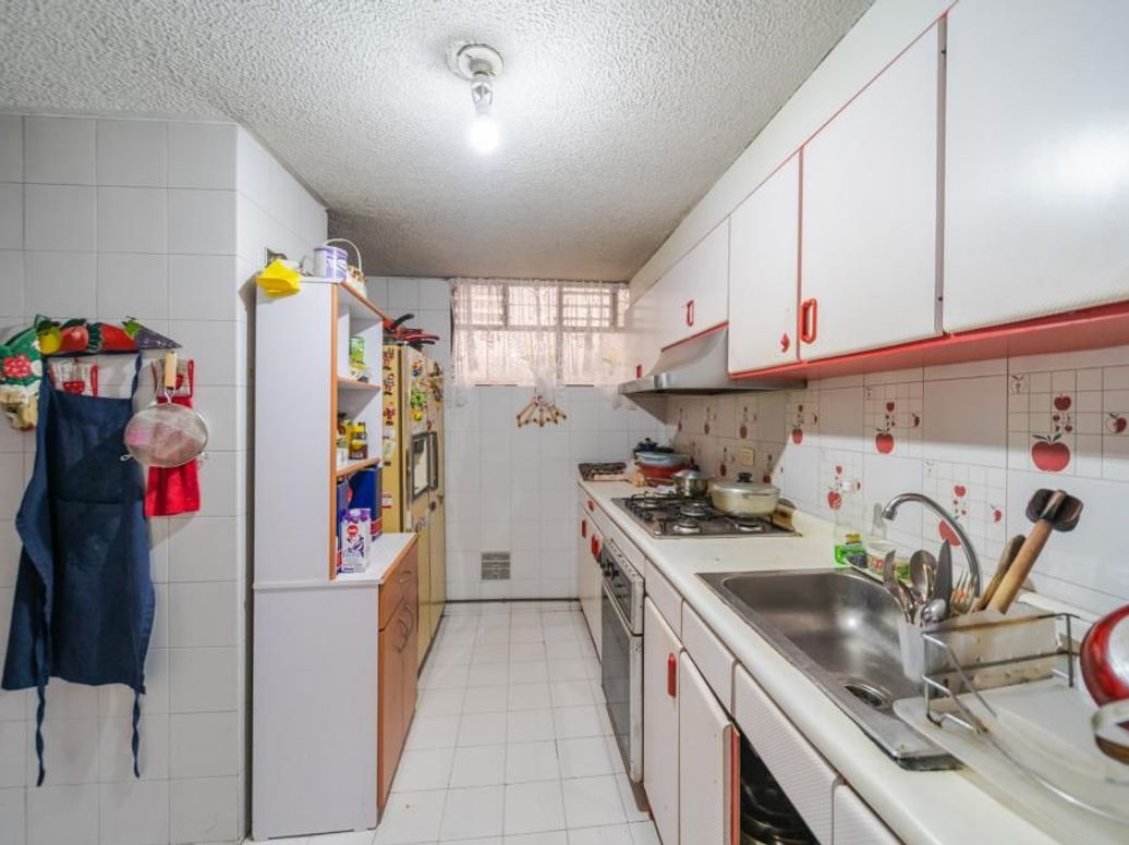Apartamento de 3 alcobas en venta en Santa Barbara Central, Bogotá, 132 m² · foto 6 de 20