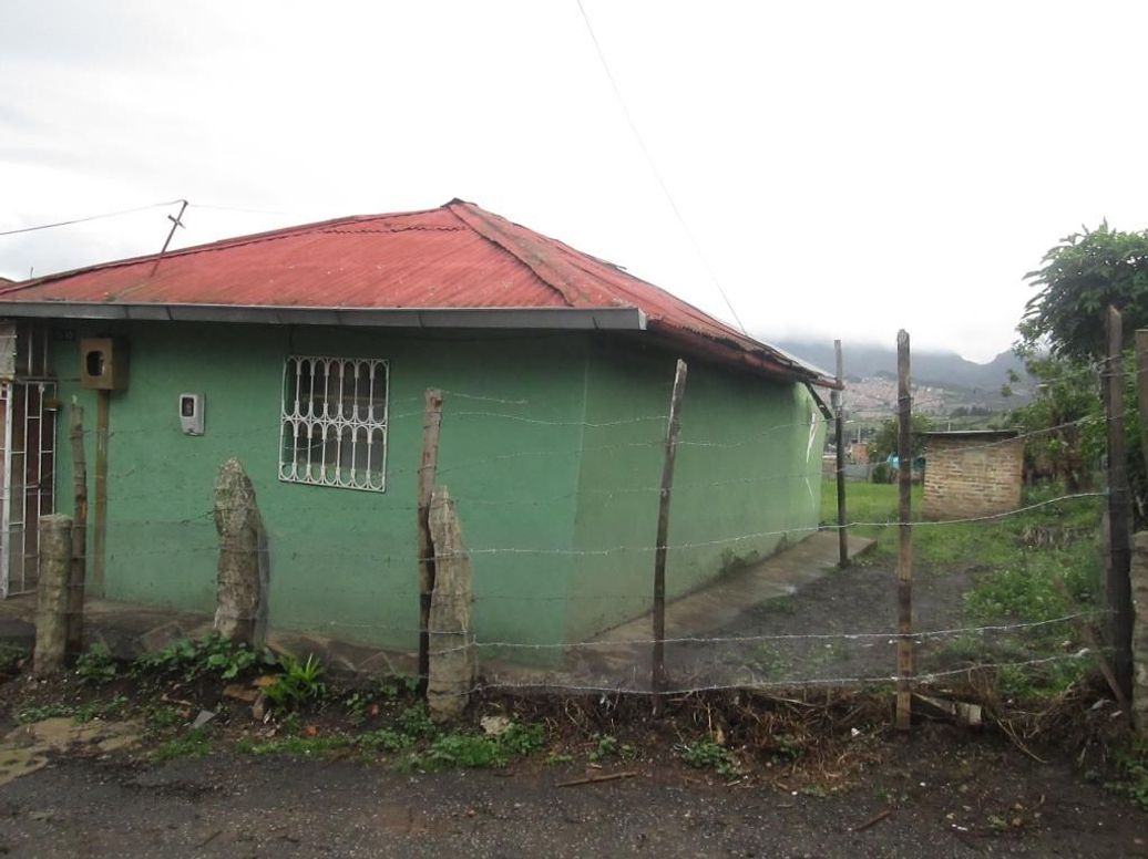 Casa de 1 alcoba en venta en Usme Centro, Bogotá, 1002 m² · foto 3 de 10