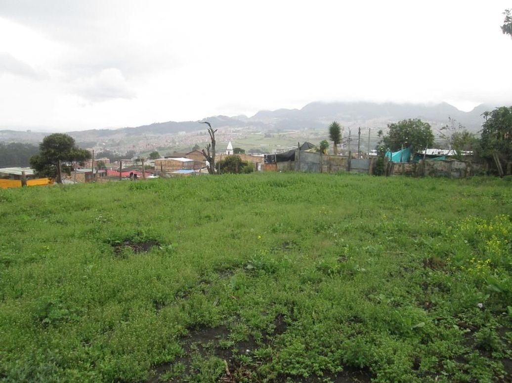 Casa de 1 alcoba en venta en Usme Centro, Bogotá, 1002 m² · foto 8 de 10