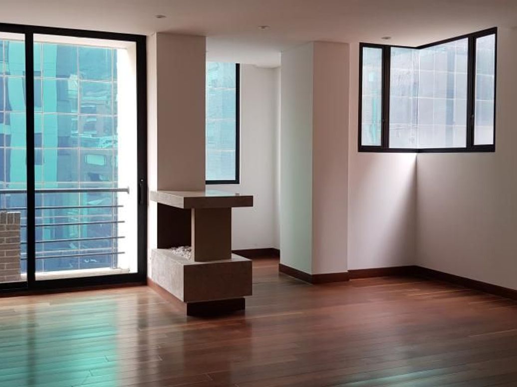Apartamento de 2 alcobas en venta en Chicó Norte, Bogotá, 145 m² · foto 2 de 19