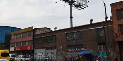 Lote ubicado sobre la av cra 68 muy cerca  del aeropuerto el dorado y el centro de Bogotá, gracias a  la renovación que esta desarrollando el distrito permitirá que quede cerca a  futura estación de transmilenio y regiotram, sector comercial e industrial con alto movimiento. También apto para construcción de unidades residenciales. 
Medidas lote. Frente : 21 Mts y Fondo : 49 Mts