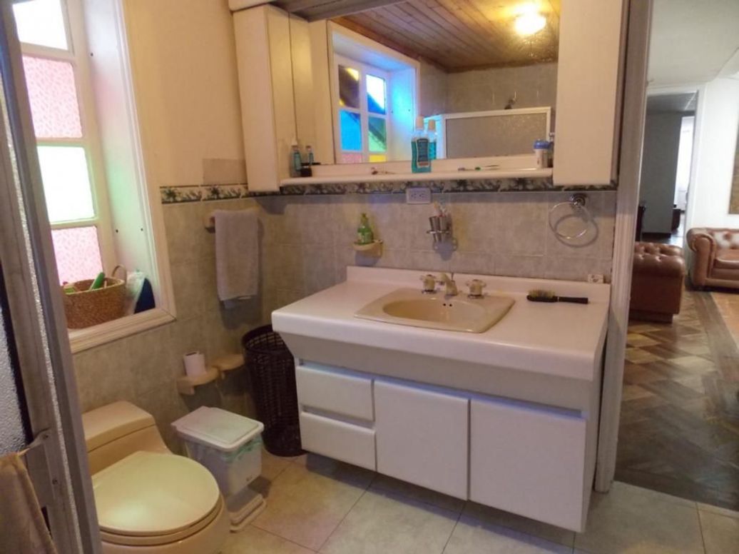 Casa de 13 alcobas en venta en Quinta Camacho, Bogotá, 478 m² · foto 15 de 20