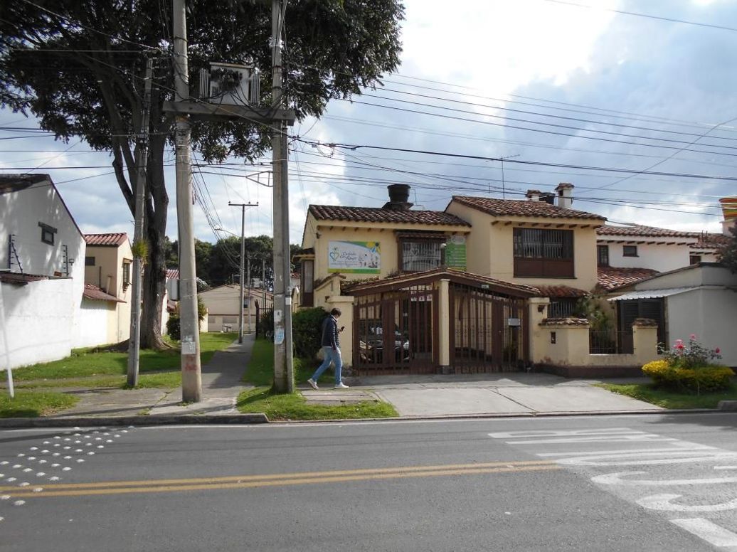 Casa de 18 alcobas en venta en Estrella Del Norte, Bogotá, 207 m² · foto 2 de 20