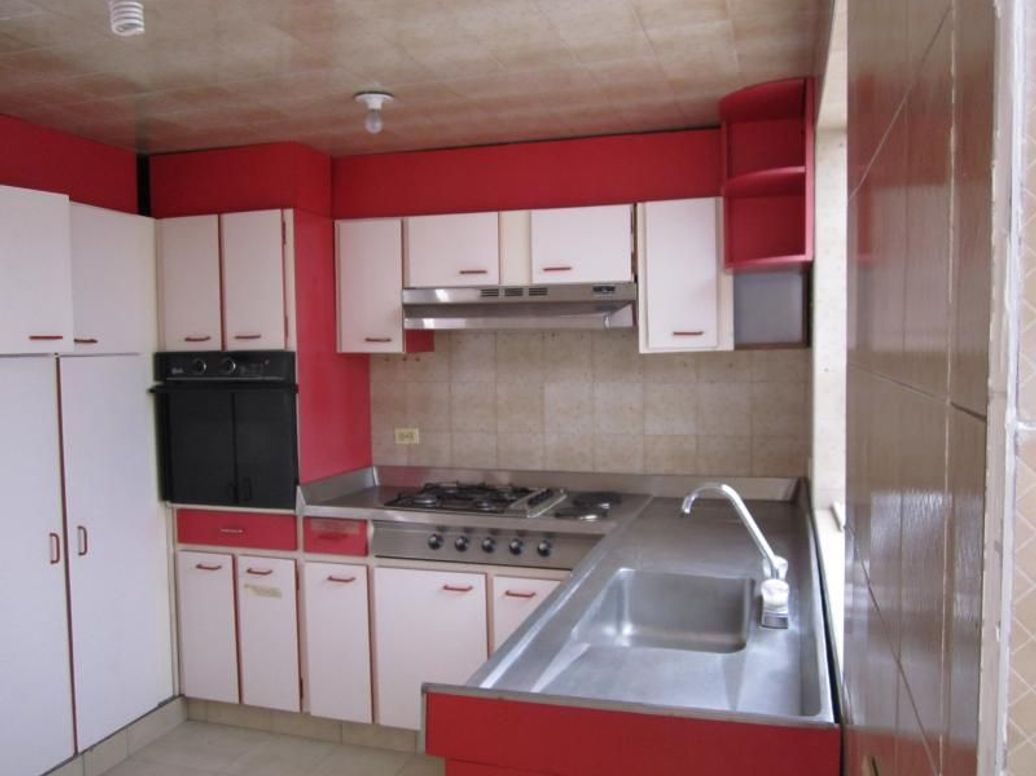 Casa de 6 alcobas en venta en Santa Barbara Central, Bogotá, 330 m² · foto 14 de 20