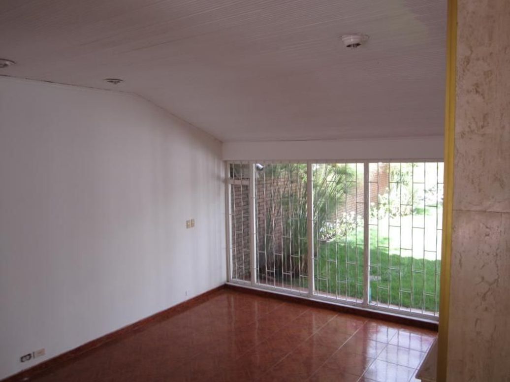 Casa de 6 alcobas en venta en Santa Barbara Central, Bogotá, 330 m² · foto 11 de 20