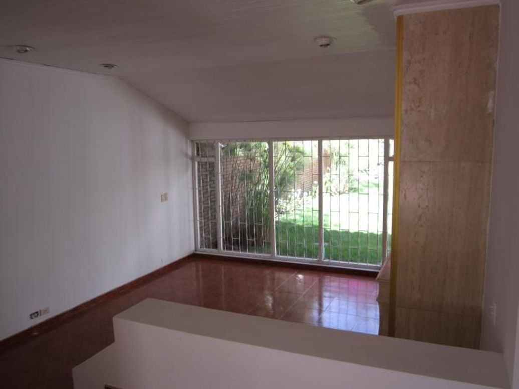 Casa de 6 alcobas en venta en Santa Barbara Central, Bogotá, 330 m² · foto 4 de 20