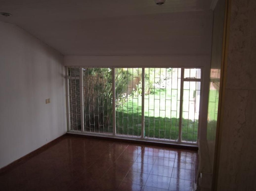 Casa de 6 alcobas en venta en Santa Barbara Central, Bogotá, 330 m² · foto 18 de 20