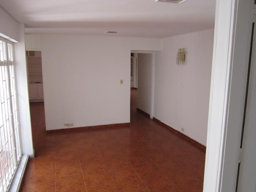 Casa de 6 alcobas en venta en Santa Barbara Central, Bogotá, 330 m² · foto 7 de 20