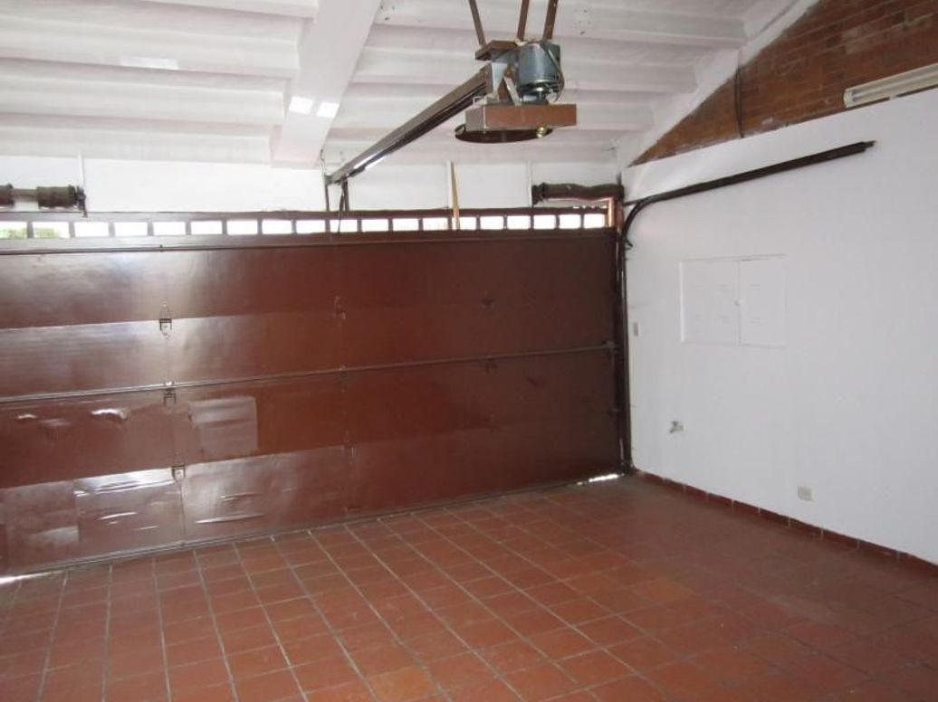 Casa de 6 alcobas en venta en Santa Barbara Central, Bogotá, 330 m² · foto 3 de 20