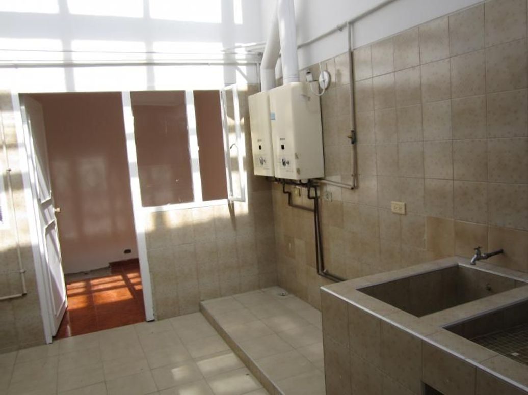 Casa de 6 alcobas en venta en Santa Barbara Central, Bogotá, 330 m² · foto 15 de 20
