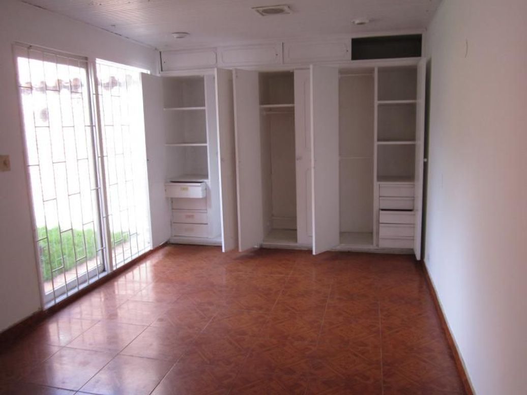 Casa de 6 alcobas en venta en Santa Barbara Central, Bogotá, 330 m² · foto 19 de 20