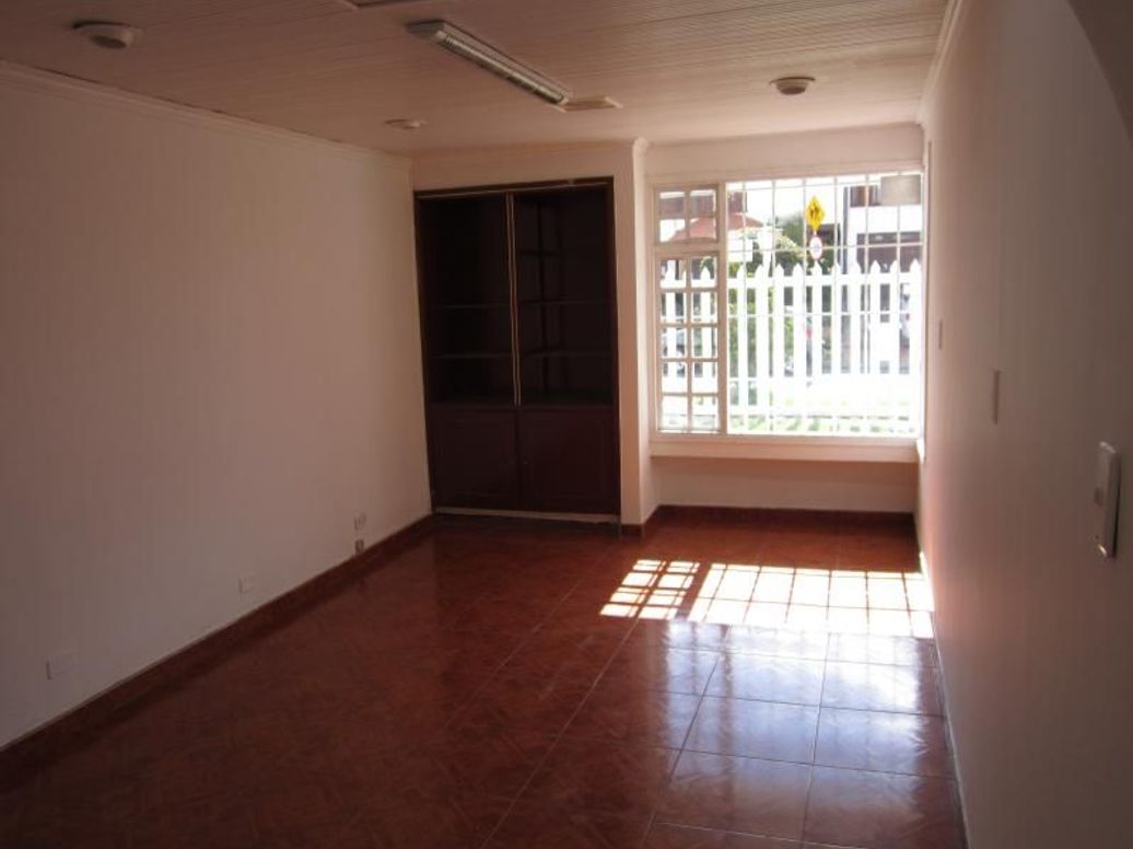 Casa de 6 alcobas en venta en Santa Barbara Central, Bogotá, 330 m² · foto 20 de 20