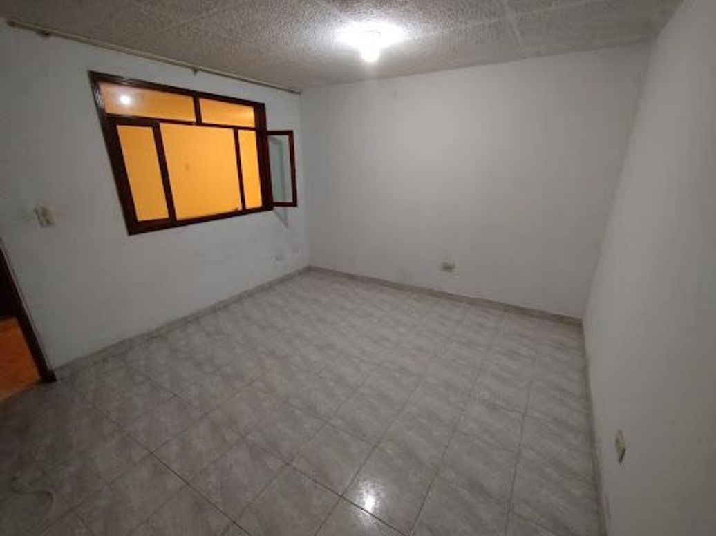 Casa de 8 alcobas en venta en Vereda Suba Rincón, Bogotá, 228 m² · foto 11 de 14