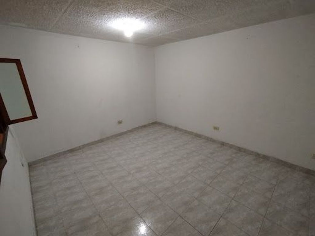 Casa de 8 alcobas en venta en Vereda Suba Rincón, Bogotá, 228 m² · foto 9 de 14