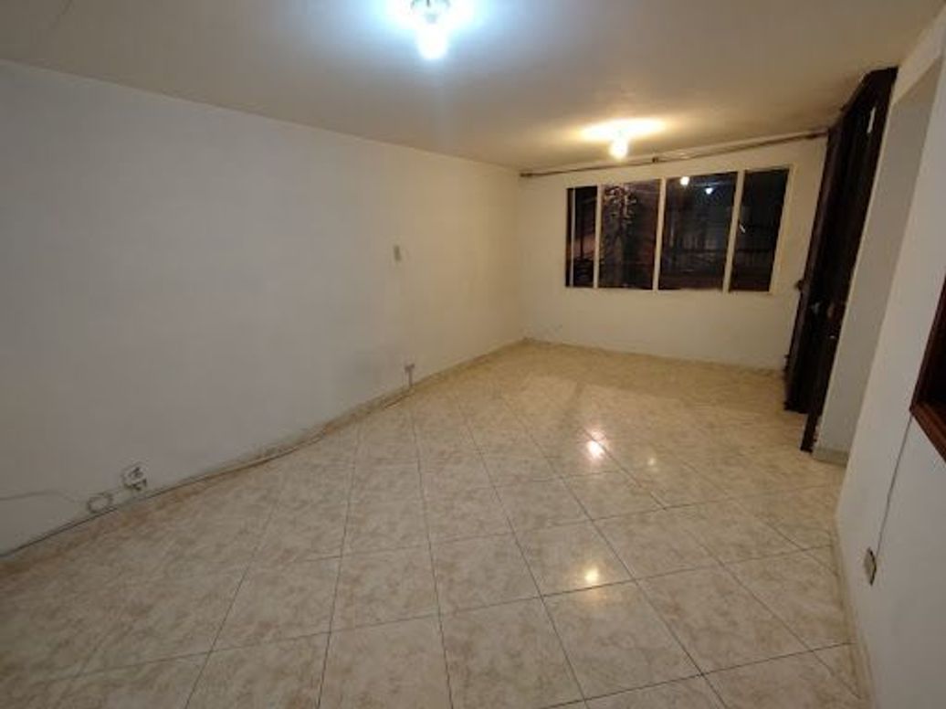 Casa de 8 alcobas en venta en Vereda Suba Rincón, Bogotá, 228 m² · foto 3 de 14