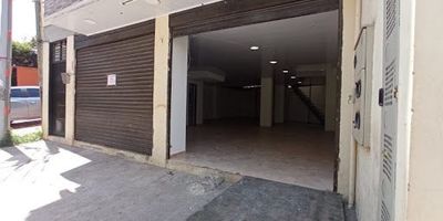 Local en arriendo en el municipio de Marinilla - Antioquia Área 150 con el sarzo para uso del mismo. El local es apto para utilizar como bodega de almacenamiento, ubicado en sector residencial.