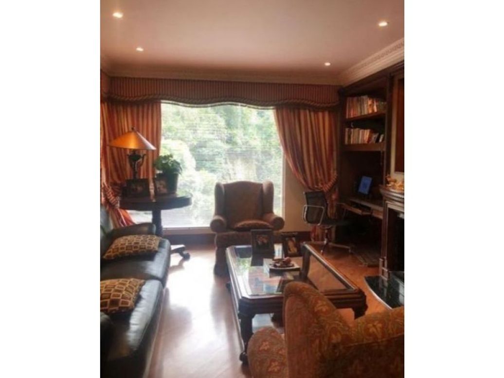 Apartamento de 3 alcobas en venta en Santa Barbara Alta, Bogotá, 277 m² · foto 4 de 19