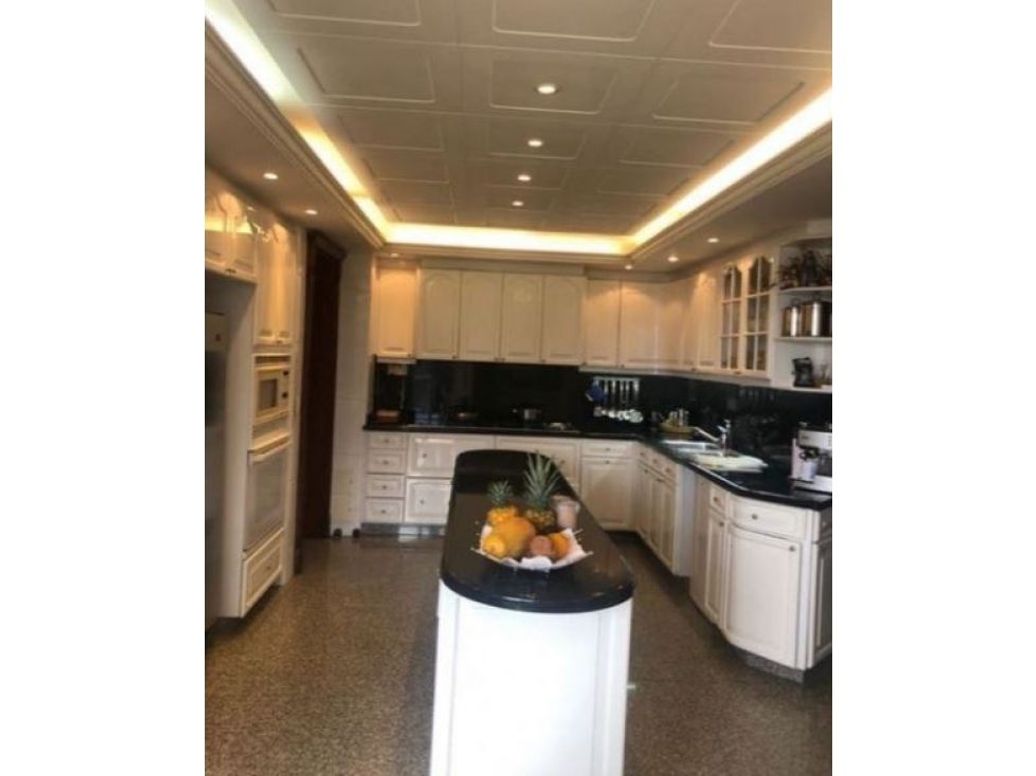 Apartamento de 3 alcobas en venta en Santa Barbara Alta, Bogotá, 277 m² · foto 15 de 19