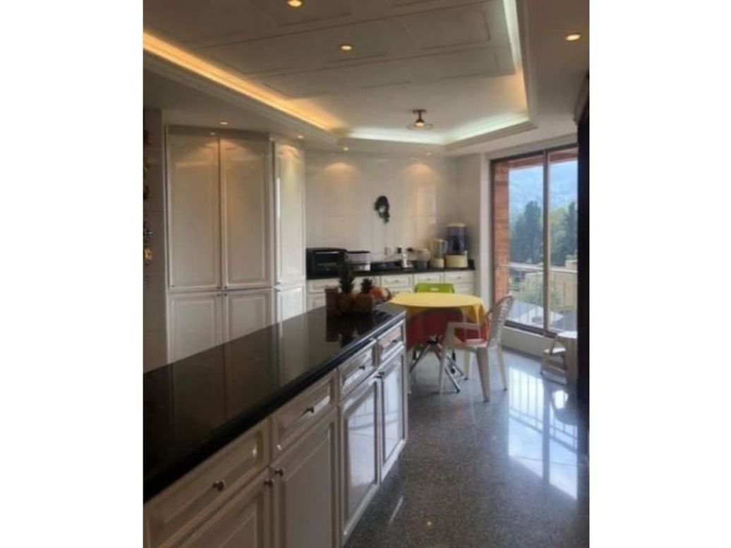 Apartamento de 3 alcobas en venta en Santa Barbara Alta, Bogotá, 277 m² · foto 16 de 19