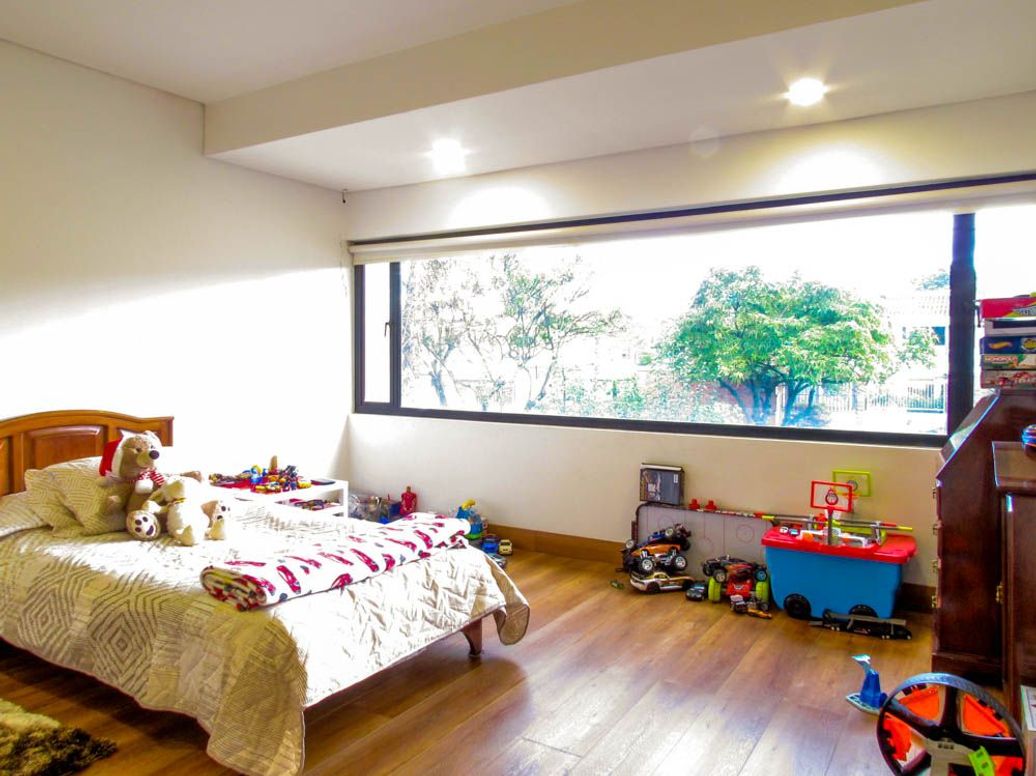 Casa de 5 alcobas en venta en Niza, Bogotá, 385 m² · foto 18 de 20