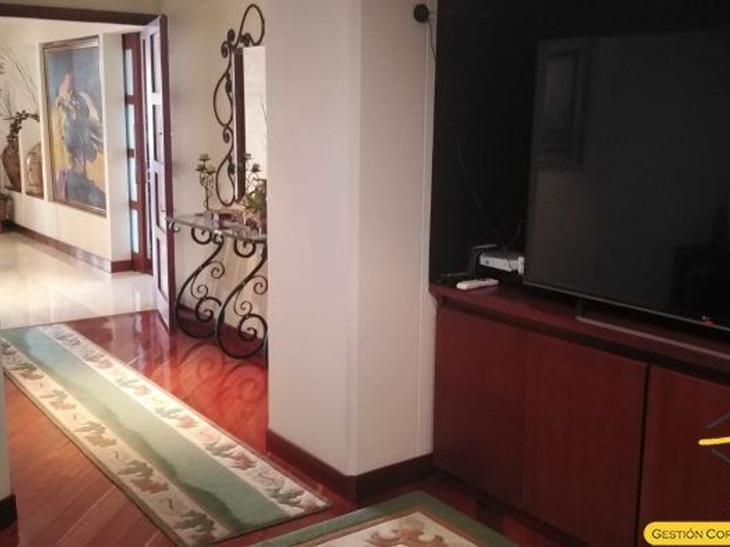 Apartamento de 3 alcobas en venta en Chico Navarra, Bogotá, 250 m² · foto 10 de 20