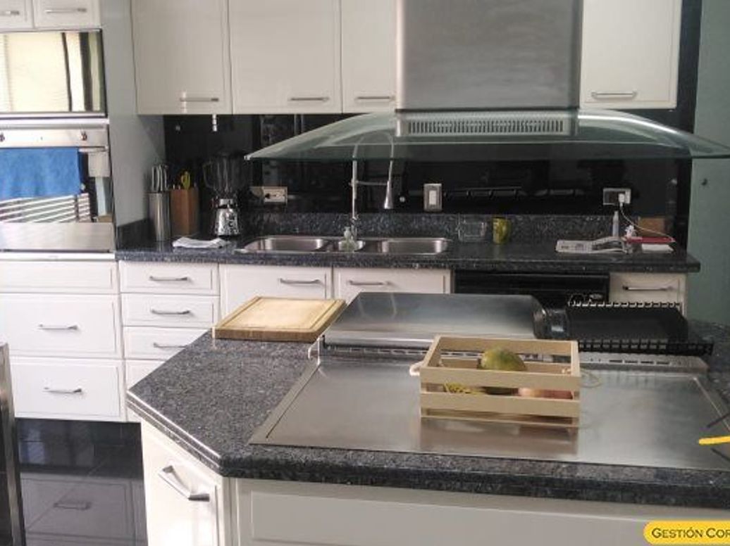 Apartamento de 3 alcobas en venta en Chico Navarra, Bogotá, 250 m² · foto 11 de 20