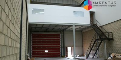 SON 10 BODEGAS DISPONIBLES CON ÁREAS DESDE 688.80 METROS DE ALMACENAMIENTO INTERNO, 62.16 M2 DE PATIO EN LA PARTE DE ATRÁS DE LA BODEGA, 210 METROS DE PATIO DE MANIOBRAS FRENTE LAS BODEGAS. 10 HECTÁREAS DE AREA TOTAL, MUELLE DE CARGA (OPCIONAL), SEDE ADMINISTRATIVA Y REGLAMENTO DE COPROPIETARIOS. ÁREAS VERDES: 100 PLAZAS DE PARQUEO (MAS DE 1.200 M2) BASCULA, CONTROL DE INCENDIOS, CONTROL DE ACCESO Y SISTEMA DE SEGURIDAD.