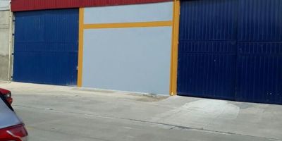 Bodega amplia consta de 500 metros, ubicada en centro empresarial, espacio de oficinas, baños dos, excelente ubicación, zona industrial, vía circunvalar, vigilancia 24 horas, barrio villa san pedro.