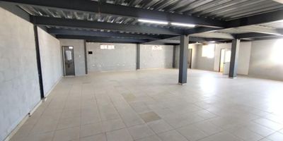 Local comercial 2 en el segundo piso al fondo, con un area 144 m2, consta de un salón principal con pisos en cerámica, dos baños, bien ubicado en el norte, cerca a la clínica la Misericordia, barrio La Concepción canon $ 3.000.000 + IVA.
