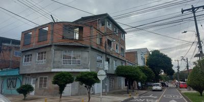 Edificio ubicado en barrio chapinero el cual cuenta con 3 apartaestudios en el primer piso y 3 apartamentos mas. este inmueble ofrece una increíble oportunidad de inversión ya que todos los apartamentos estan con inquilinos, no te pierdas de esta grandiosa oportunidad de inversion.