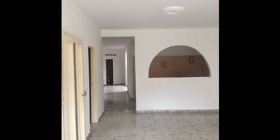 VENTA CASA TRIFAMILIAR DE 3 PISOS CADA PISO INDEPENDIENTES UBICADA BARRIO PARAISO, PRIMER PISO ANTEJARDIN  GARAJE SALA COMEDOR 4 HABITACIONES COCINA CORREDOR 2 PATIOS 2 BAÑOS, CASA 2 PISO , BALCON SALA COMEDOR COCINA SALA TV 5 HABITACIONES 2 BAÑOS PATIO ACCESO A TERRAZA Y DUCHA., CASA 3 PISO BALCON 3 HABITACIONES SALA CORREDOR  1 BAÑO ,SERVICIOS TOTALMENTE INDEPENDIENTES. LIBRE DE GRAVAMENES. SOLO EFECTIVO.  ARRENDADA TOTALMENTE. 
