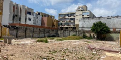 ¡No dejes pasar esta oportunidad de inversión en una de las zonas más exclusivas de la ciudad!
Te ofrecemos un lote de 495 m² con uso tanto comercial como residencial, perfecto para el desarrollo de tu próximo proyecto. Este terreno cuenta con todos los servicios públicos necesarios: acueducto, gas natural, energía eléctrica y recolección de basuras.
Aprovecha la posibilidad de construir entre 5 y 12 pisos en una ubicación envidiable, con excelentes vías de acceso que facilitan el desplazamiento. La zona está rodeada de hoteles, bancos, colegios, supermercados y una amplia oferta comercial.
¡No pierdas esta oportunidad única! Agenda tu cita hoy mismo.