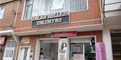 Segundo piso ideal para oficinas, consultorios y otros afines,  cuenta con un área de 27 m2 , más baño.

Ubicado sobre la carrera 7, a pocos metros de la Registraduria, Cámara de Comercio de Bogotá a una cuadra del Parque principal de Soacha, Notarias.
