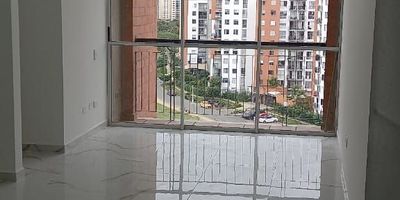 venta  Apartamento en Sahara! Este encantador apartamento de 65 m² ofrece dos habitaciones con opción a una tercera, dos baños (uno con Vestier), y un diseño funcional que incluye sala-comedor y cocina abierta. Disfruta de la comodidad de un parqueadero propio y la tranquilidad de estar al día en el predial. Ideal para quienes buscan un hogar moderno y bien ubicado en el sur de Cali . ¡Ven y haz de este espacio tu nuevo refugio! Piso 10 vista panoramica