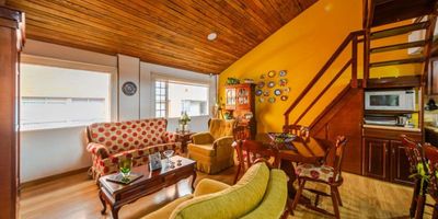 HERMOSO APARTAMENTO Ubicado en exclusivo sector de la calleja, cuenta con 2 habitación, 2 baños, cocina abierta, sala-comedor, altillo y lavandería comunal .2 garajes independiente. Zona muy tranquila, vigilancia 24*7.