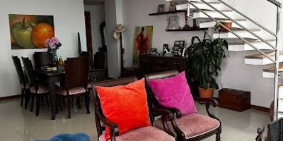 Apartamento en Venta en el barrio Pinares de Pereira, Cuenta con un área 127m2, 2 habitaciones, 4 baños, Barra Americana, Sala-Comedor, Gas Domiciliario, Calentador a Gas, Zona de Ropas, Habitación del Servicio, Balcón, Cuarto Útil, Estudio, Conjunto Cerrado, Ascensor, Vigilancia, Salon Social, Piscina, Juegos Infantiles, Gimnasio, Jardines, Zona Húmeda, Zona BBQ, Shut Basuras, Planta Eléctrica, Antejardín,  parqueaderos cubiertos 1