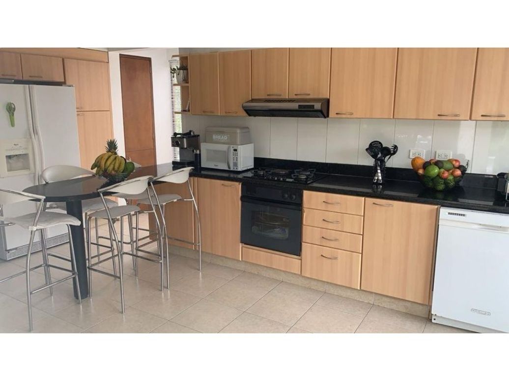 Casa de 4 alcobas en venta en Guaymaral, Bogotá, 406 m² · foto 8 de 10