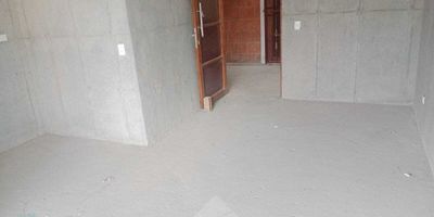 Este apartamento en obra gris&nbsp; tiene 58 metros cuadrados; se encuentra ubicado en el sector San Antonio de Prado, Medellín (Ant); cerca de la Parroquia&nbsp;San Gabriel Arcángel.

Está dividido en tres habitaciones, espacio para dos baños, sala comedor, zona de ropas y balcón.&nbsp;

La unidad cuenta con portería permanente, ascensor y zonas verdes.&nbsp;
&nbsp;
¡No dejes pasar esta oportunidad única! ¡Contáctanos al 3012021300 para programar una visita y descubre más sobre esta increíble propiedad!