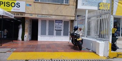 Excelente local comercial, buenas vías de acceso, transporte publico cercano, zona comercial, buena iluminación natural, cuenta con bahía de parqueo. No gas.