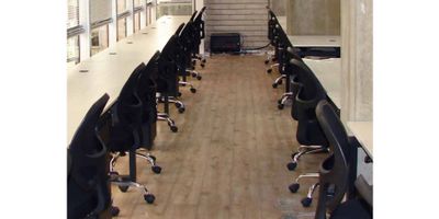 Area 180 mts, arriendo oficina moderna, muy iluminada con luz natural, tres oficinas: una grande y dos pequeñas con division en vidrio, sala de juntas, tres baños internos, cocineta, espacio social, espacio amplio para puestos de trabajo, un parqueadero en el sótano además de parqueaderos públicos cercanos en la zona, excelente seguridad con servicio de recepcionista y vigilancia 24/7, circuito cerrado de television, terrazas comunales en el último piso para uso de los empleados, canon de arrendamiento incluida administracion, apts - c- tres
