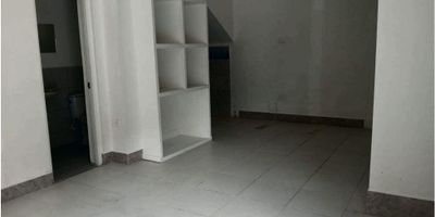 ¡Increíble oportunidad en el corazón de Envigado! Te ofrecemos un espacio único e innovador para que des rienda suelta a tus ideas de negocio. Ubicado en pleno centro de Envigado, a pasos de la plaza principal y todas las comodidades, este local de 35m2 está listo para ser el punto de encuentro que tu proyecto necesita. Con muy buenos acabados , amplia vitrina, excelente iluminación y ventilación natural. Además, cuenta con todos los servicios públicos y permiso de uso comercial, para que te enfoques solo en lo que realmente importa: tu idea. ¡Esta es tu oportunidad de dar el primer paso en un lugar privilegiado, rodeado de miles de clientes potenciales! Contáctanos hoy mismo para agendar una visita y empezar a construir tu futuro en el corazón de esta pujante ciudad. ¡No dejes pasar esta chance única de posicionarte en el mejor punto de Envigado! Llámanos ya para más detalles.

Milton Lozano 3209114548

Codigo No. 8049733
