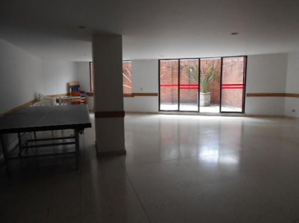 Apartamento de 3 alcobas en venta en Chico, Bogotá, 128 m² · foto 2 de 18