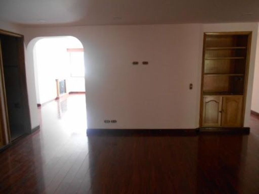 Apartamento de 3 alcobas en venta en Chico, Bogotá, 128 m² · foto 10 de 18