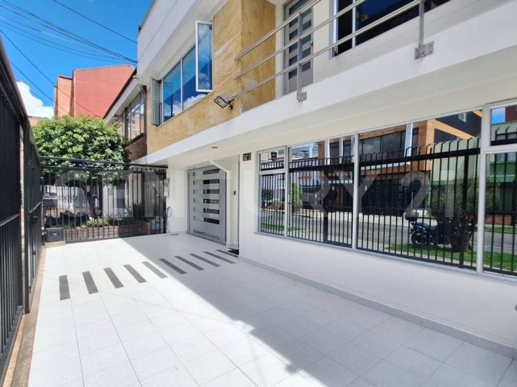 Casa de 11 alcobas en venta en Quinta Paredes, Bogotá, 600 m² · foto 15 de 20