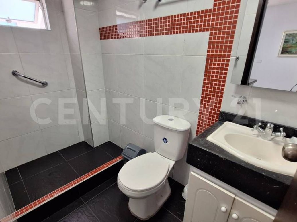 Casa de 11 alcobas en venta en Quinta Paredes, Bogotá, 600 m² · foto 5 de 20