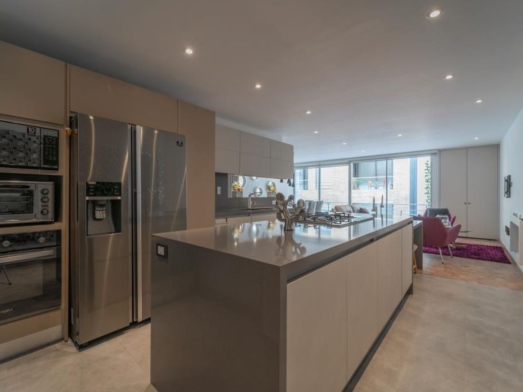 Apartamento de 3 alcobas en venta en Santa Barbara Central, Bogotá, 124 m² · foto 3 de 20