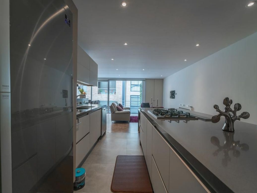 Apartamento de 3 alcobas en venta en Santa Barbara Central, Bogotá, 124 m² · foto 2 de 20