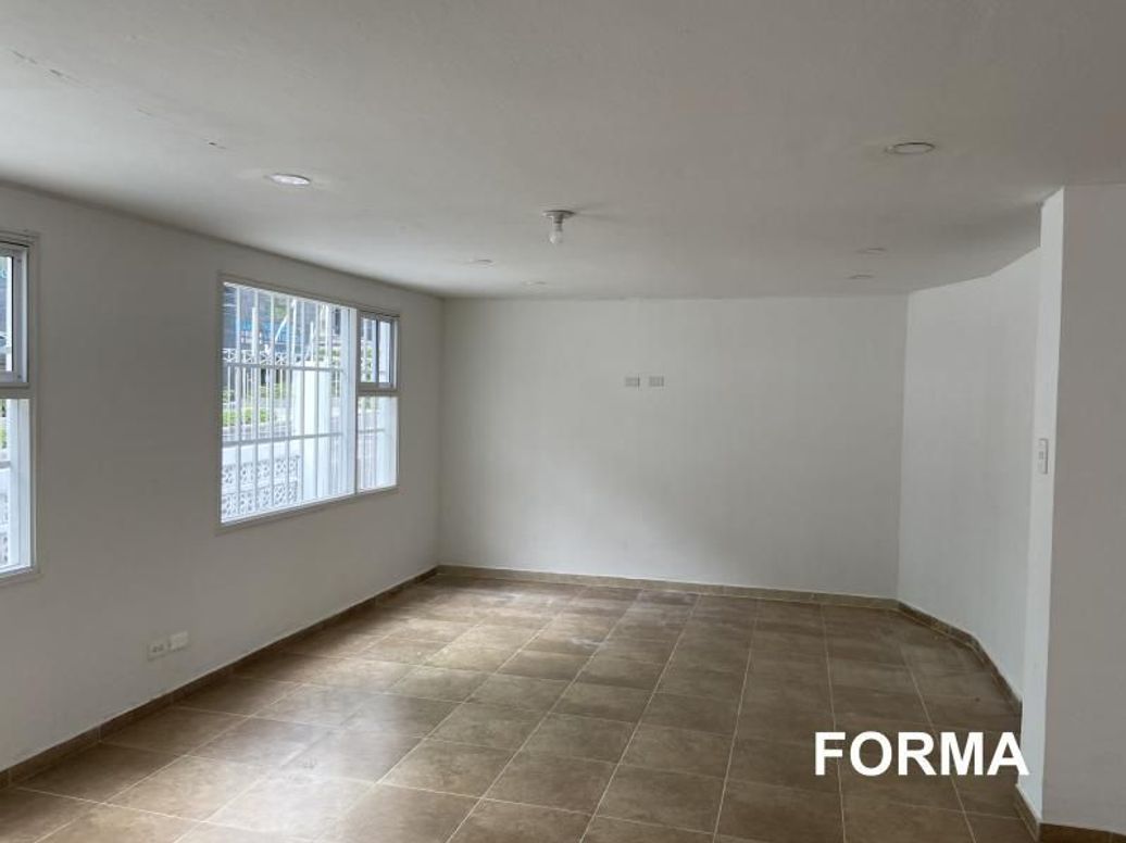 Casa de 9 alcobas en venta en Santa Barbara Oriental, Bogotá, 400 m² · foto 2 de 20