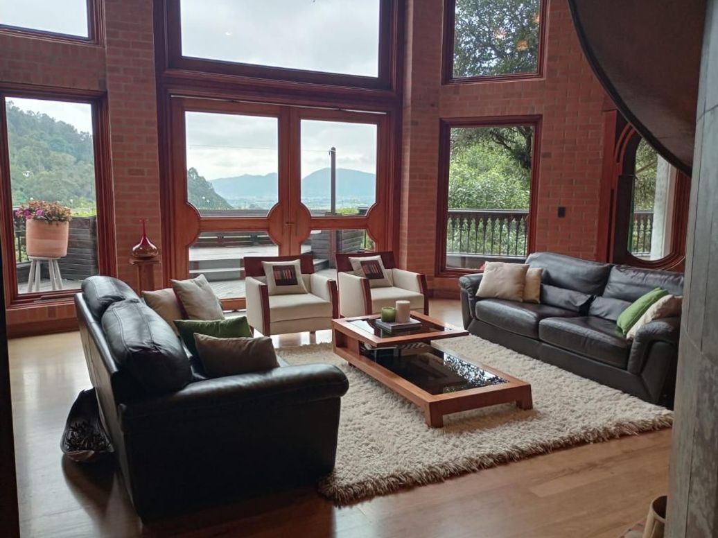 Casa de 6 alcobas en venta en Bogotá, Bogotá, 800 m² · foto 2 de 20
